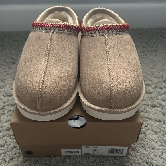 UGG Tasmans - Sand Size 9 NEW - Picture 3 of 7